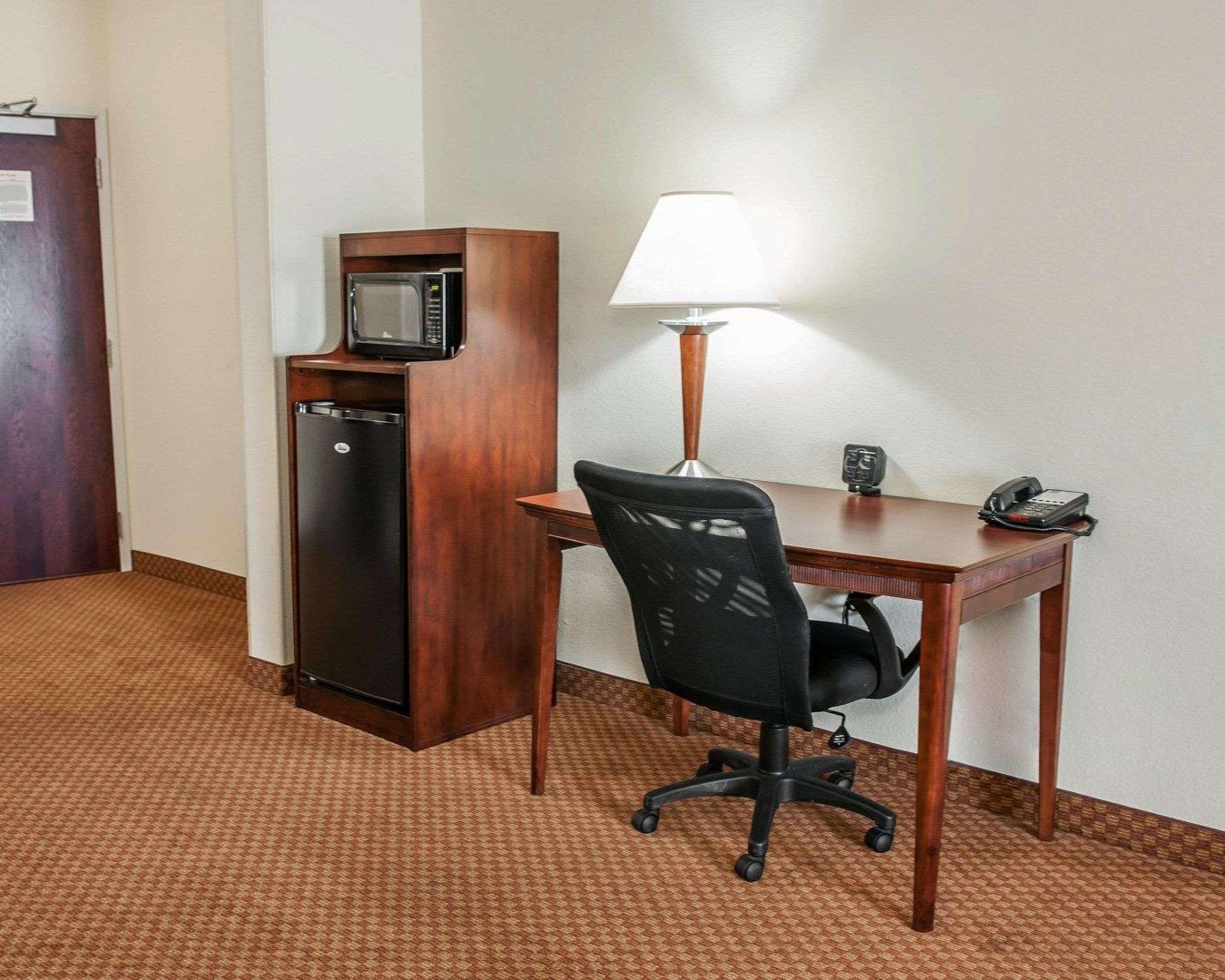 Comfort Suites Near Indianapolis Airport Buitenkant foto