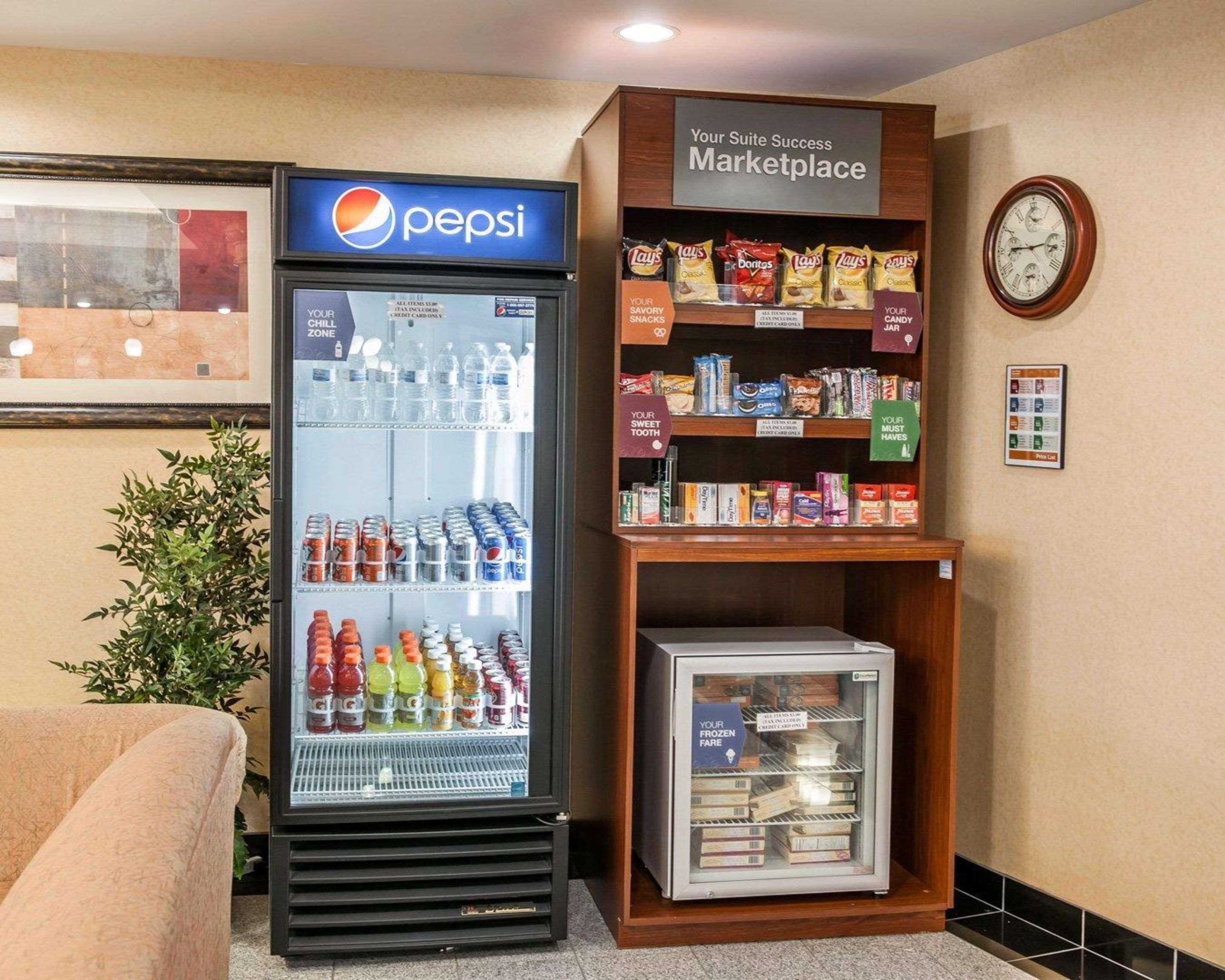 Comfort Suites Near Indianapolis Airport Buitenkant foto