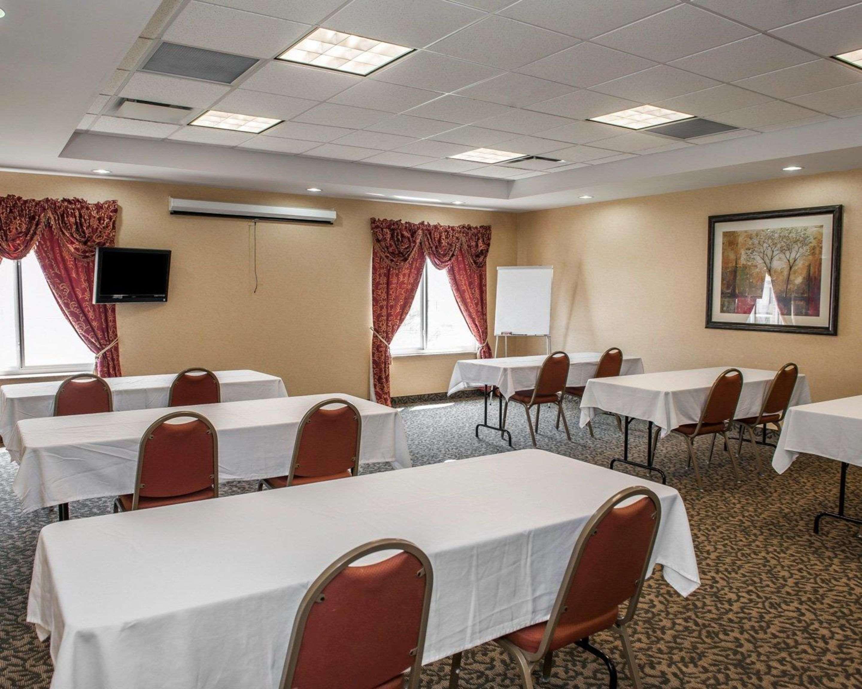 Comfort Suites Near Indianapolis Airport Buitenkant foto