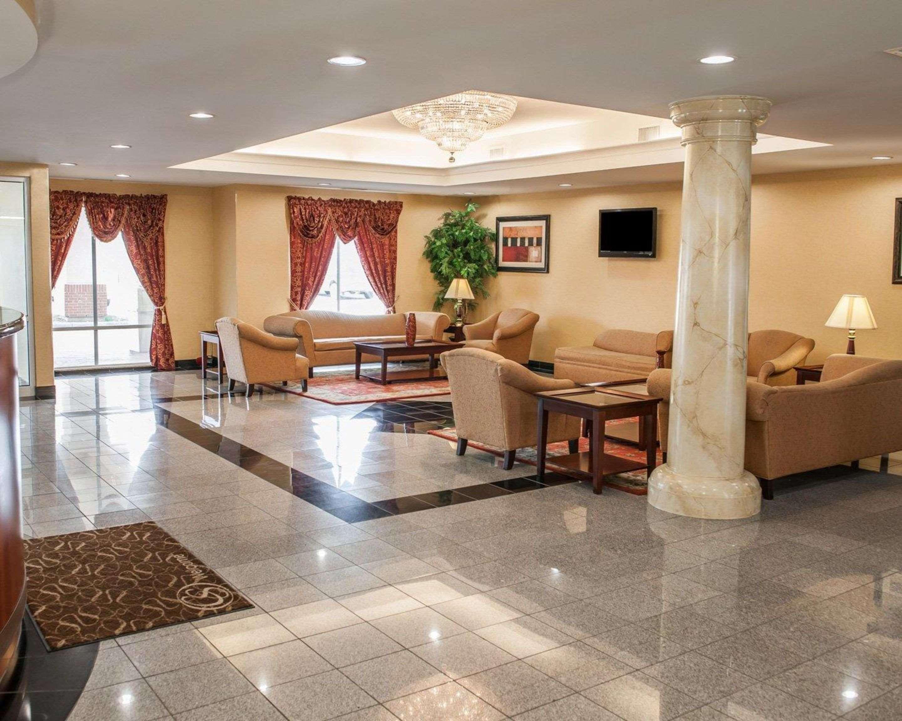 Comfort Suites Near Indianapolis Airport Buitenkant foto