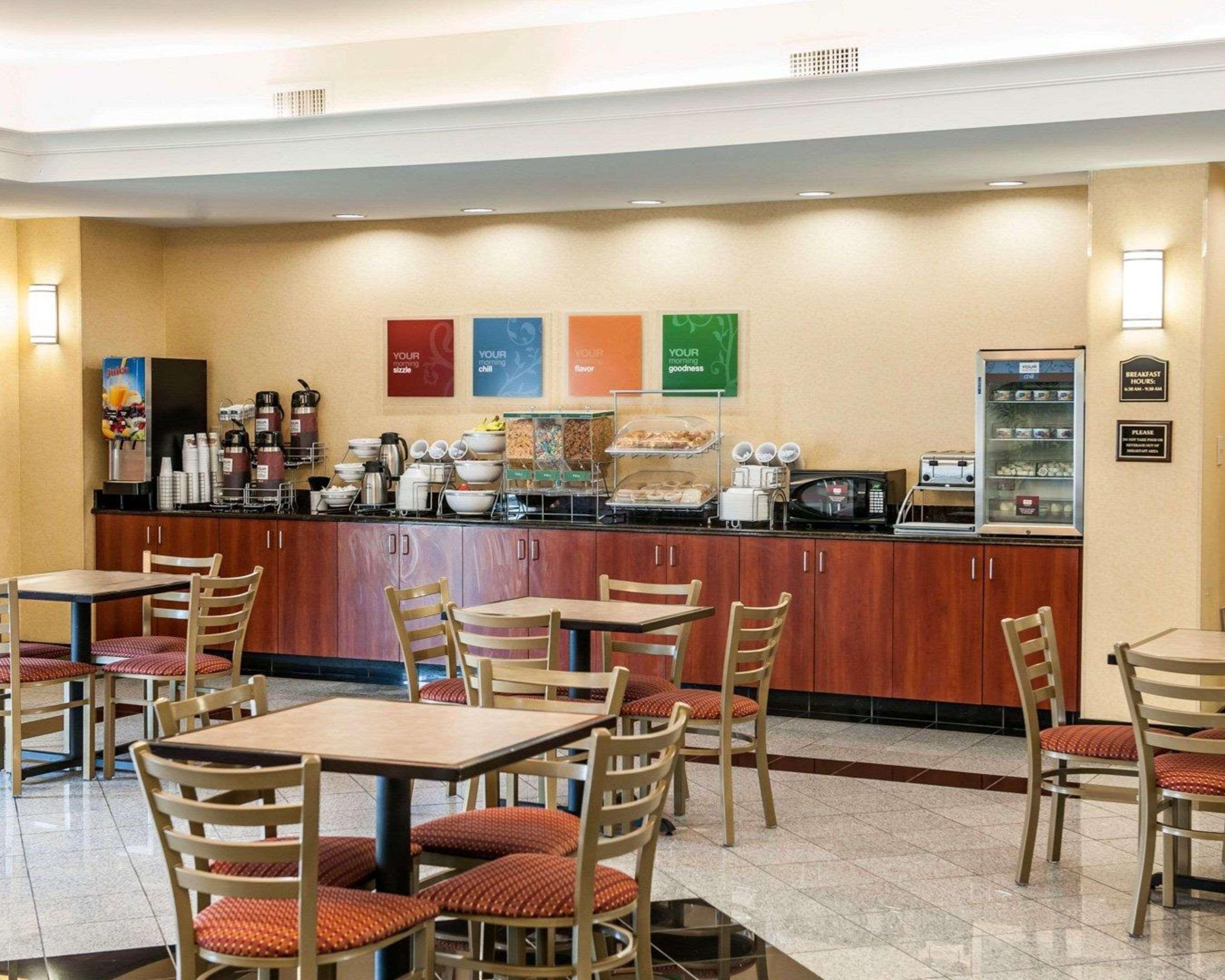 Comfort Suites Near Indianapolis Airport Buitenkant foto