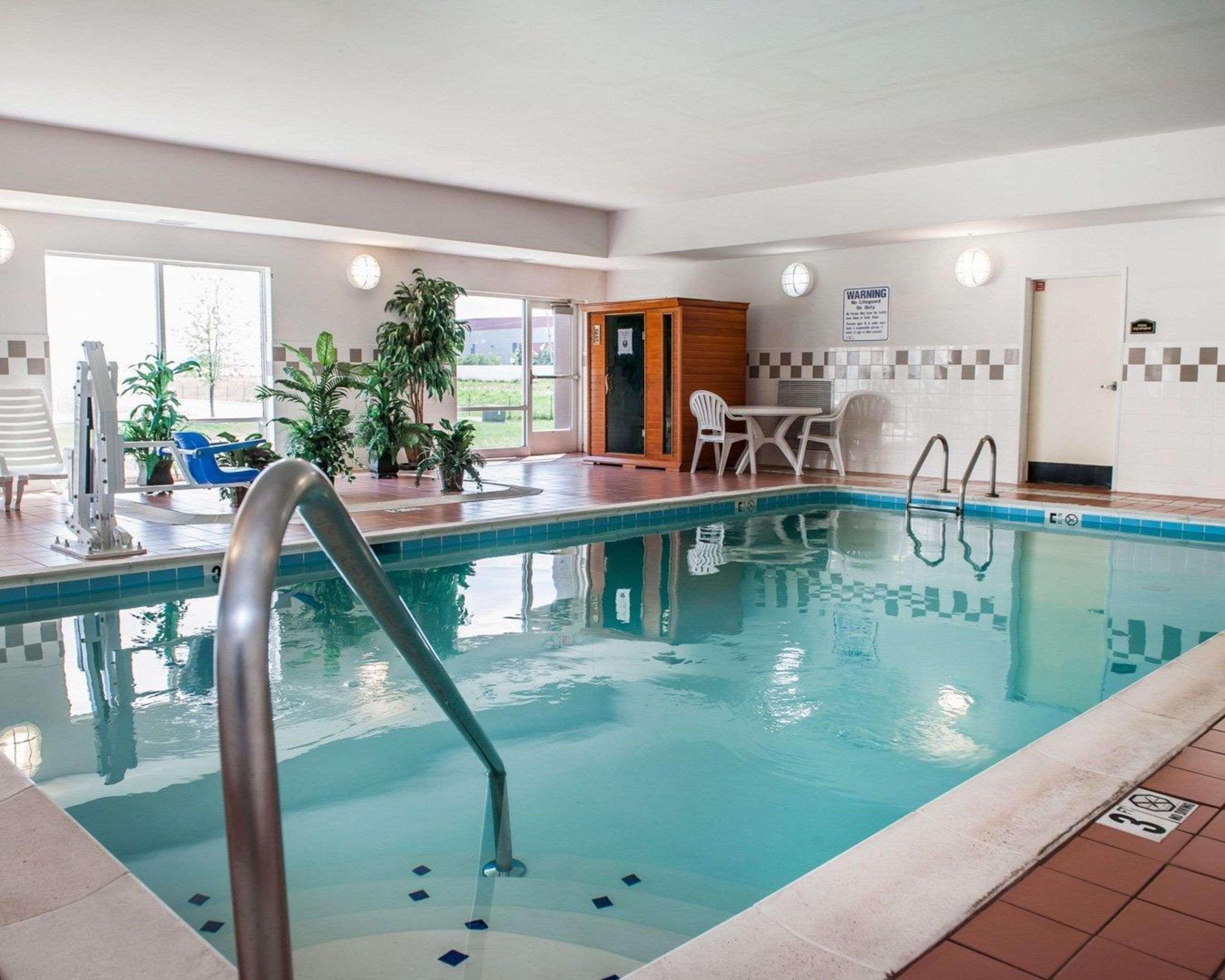 Comfort Suites Near Indianapolis Airport Buitenkant foto
