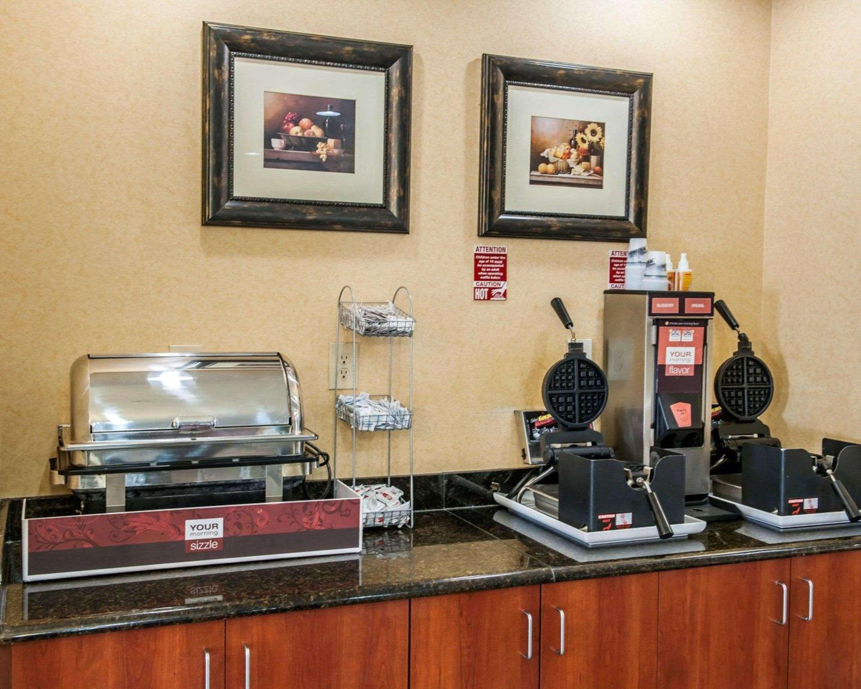 Comfort Suites Near Indianapolis Airport Buitenkant foto