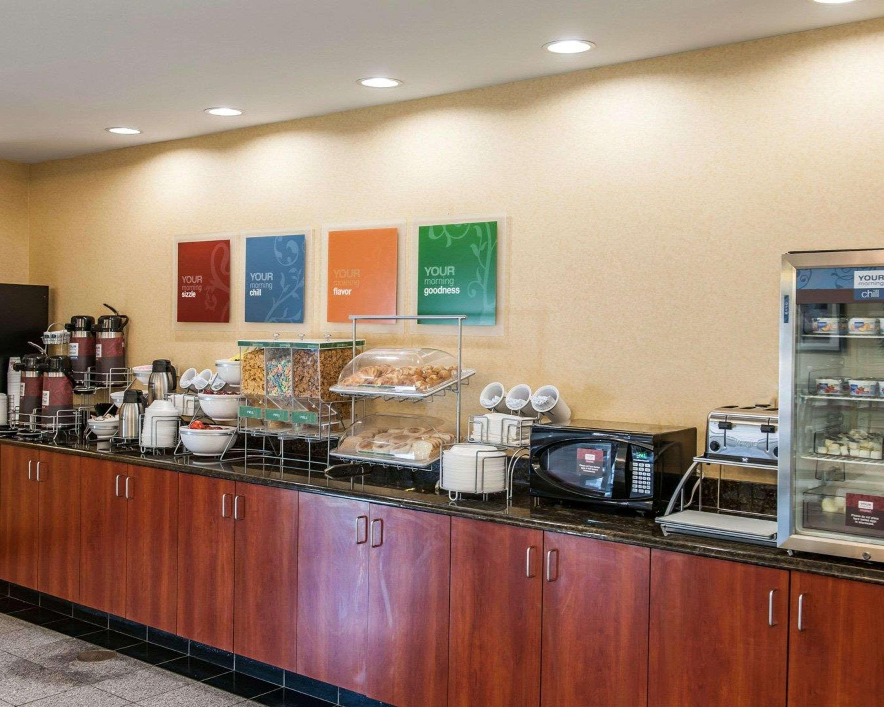 Comfort Suites Near Indianapolis Airport Buitenkant foto