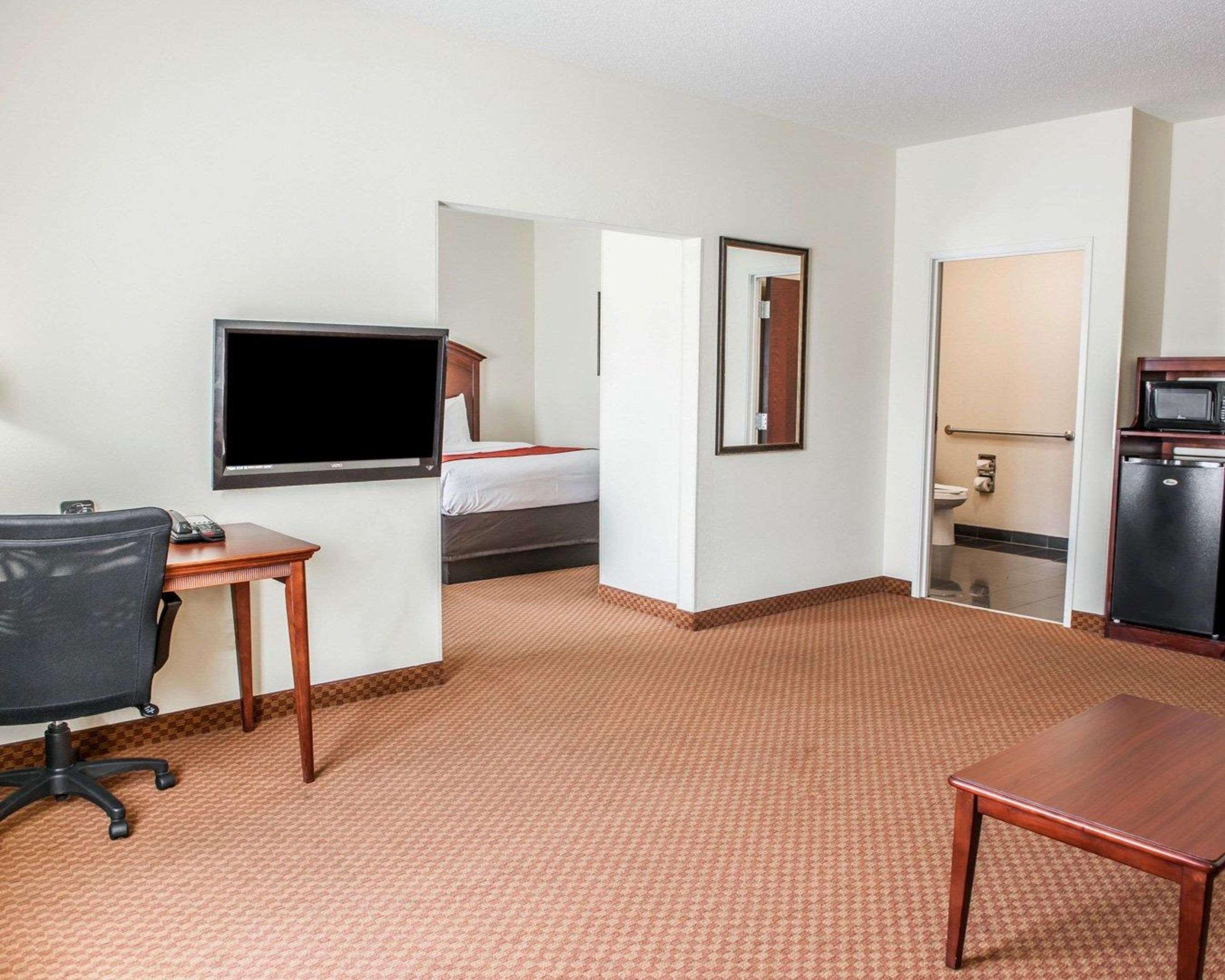 Comfort Suites Near Indianapolis Airport Buitenkant foto