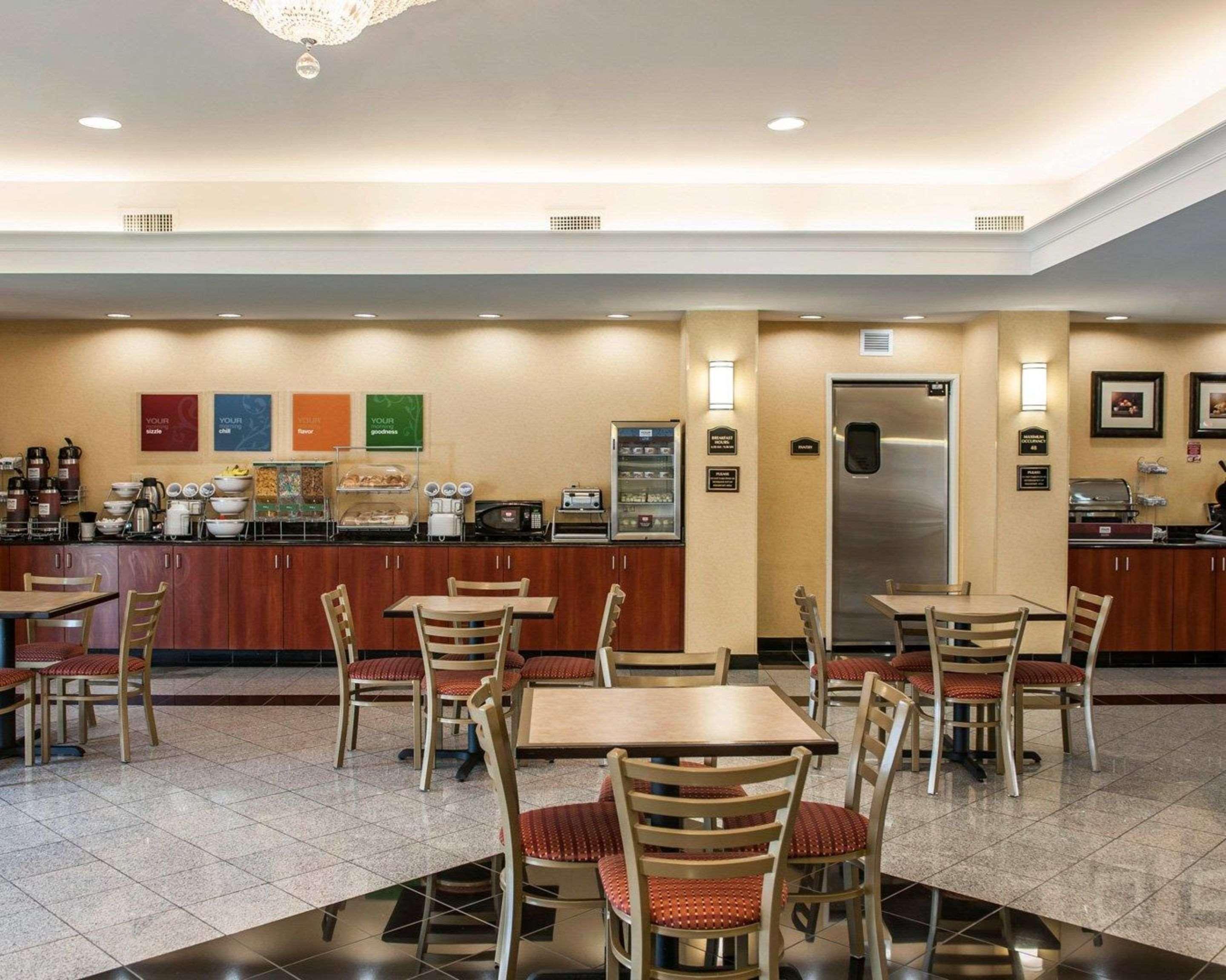 Comfort Suites Near Indianapolis Airport Buitenkant foto