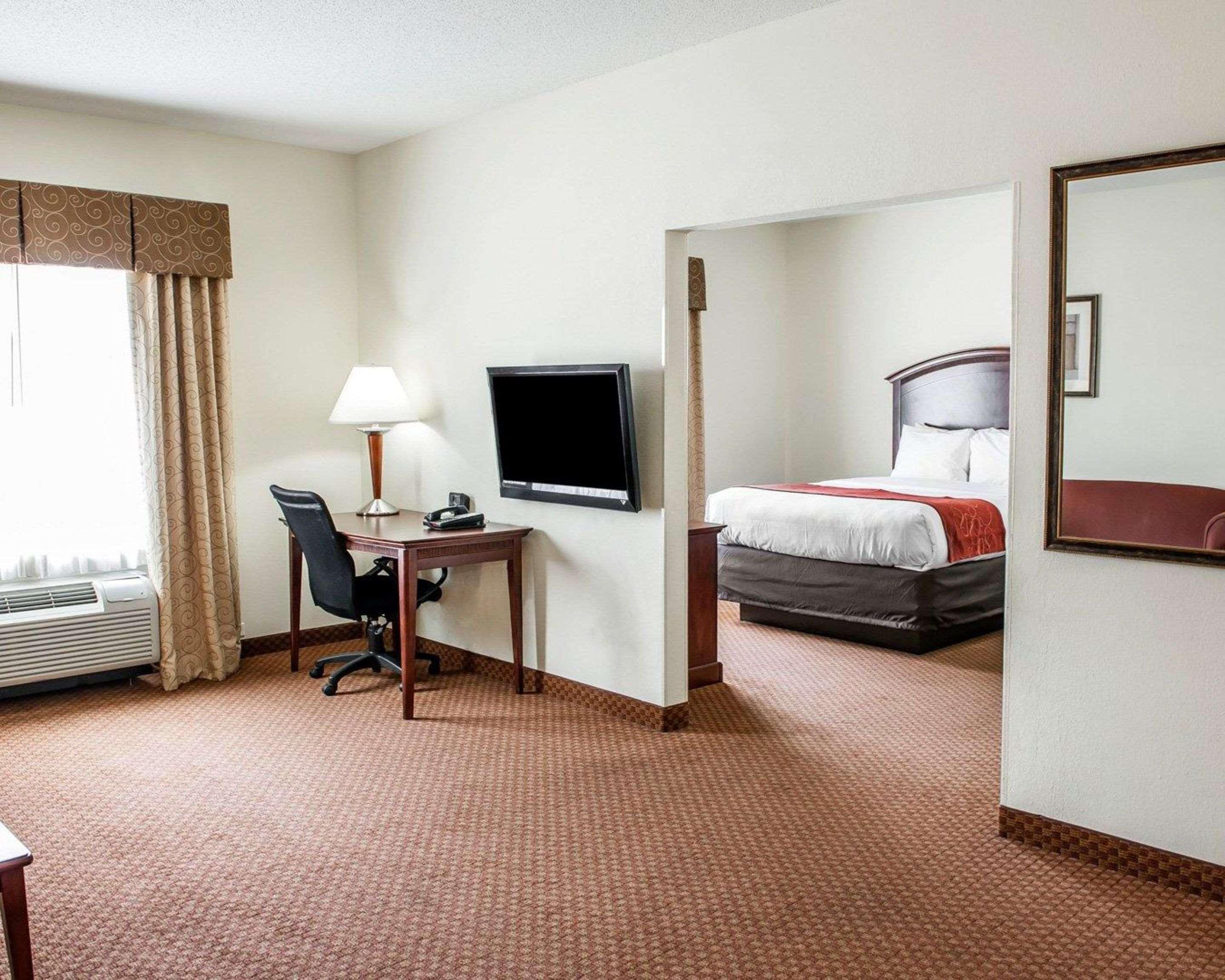 Comfort Suites Near Indianapolis Airport Buitenkant foto