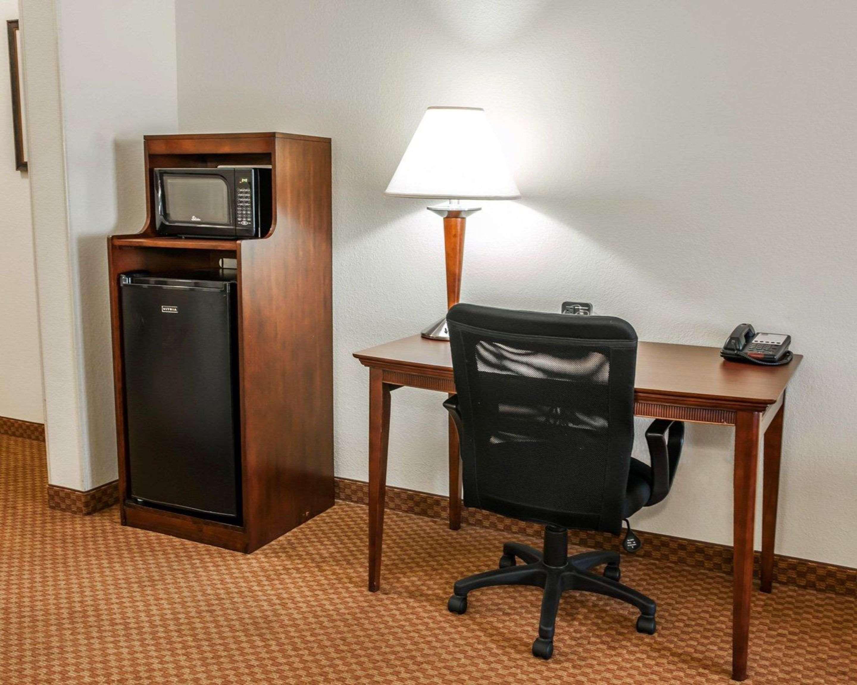 Comfort Suites Near Indianapolis Airport Buitenkant foto