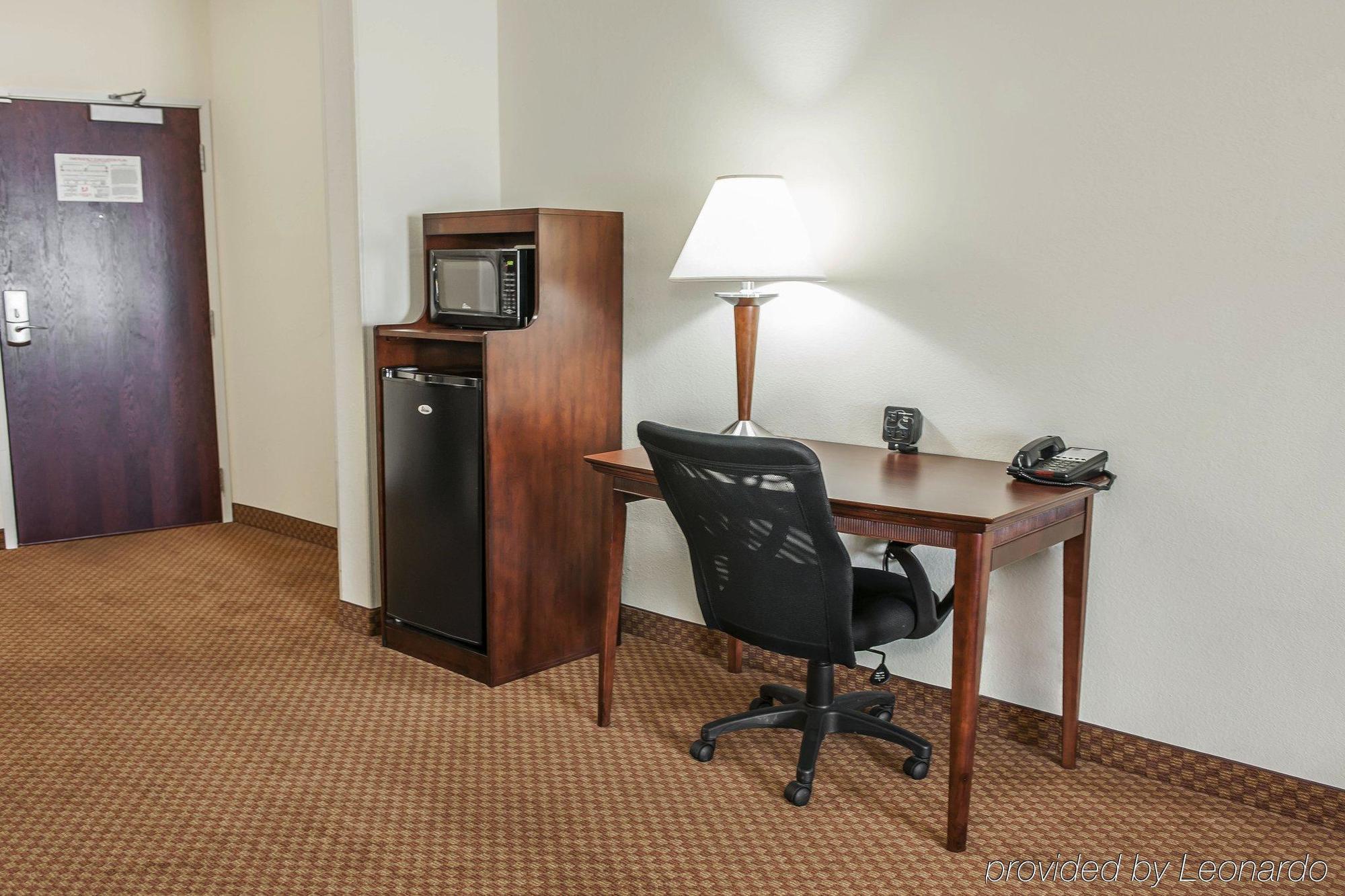 Comfort Suites Near Indianapolis Airport Buitenkant foto
