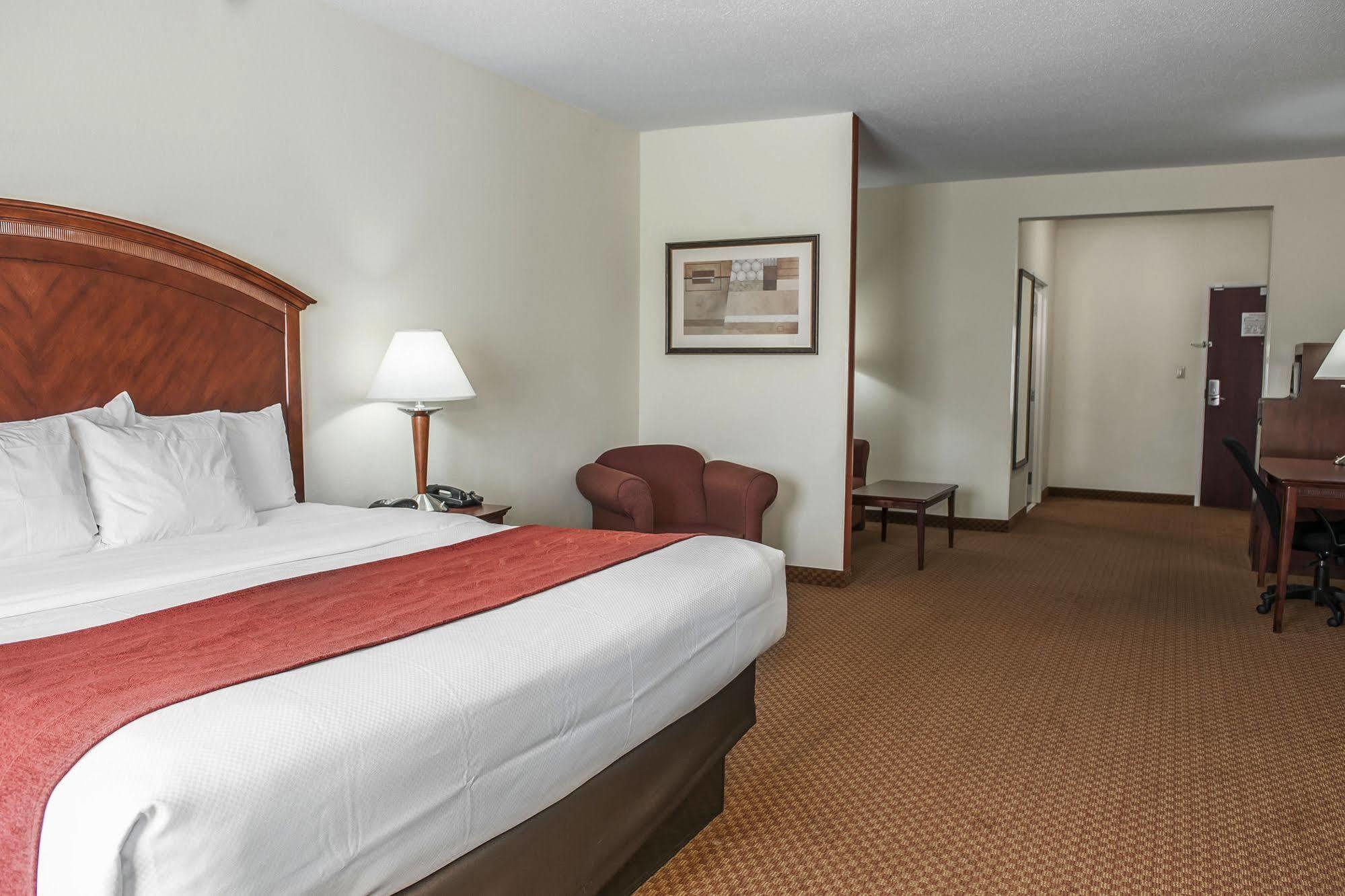 Comfort Suites Near Indianapolis Airport Buitenkant foto